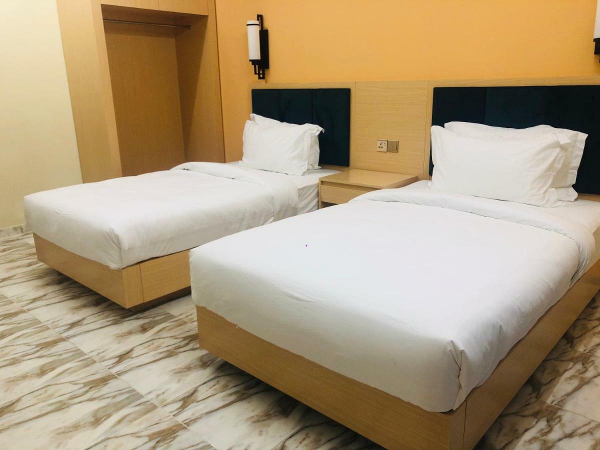 Season Inn Hotel Барка Екстериор снимка